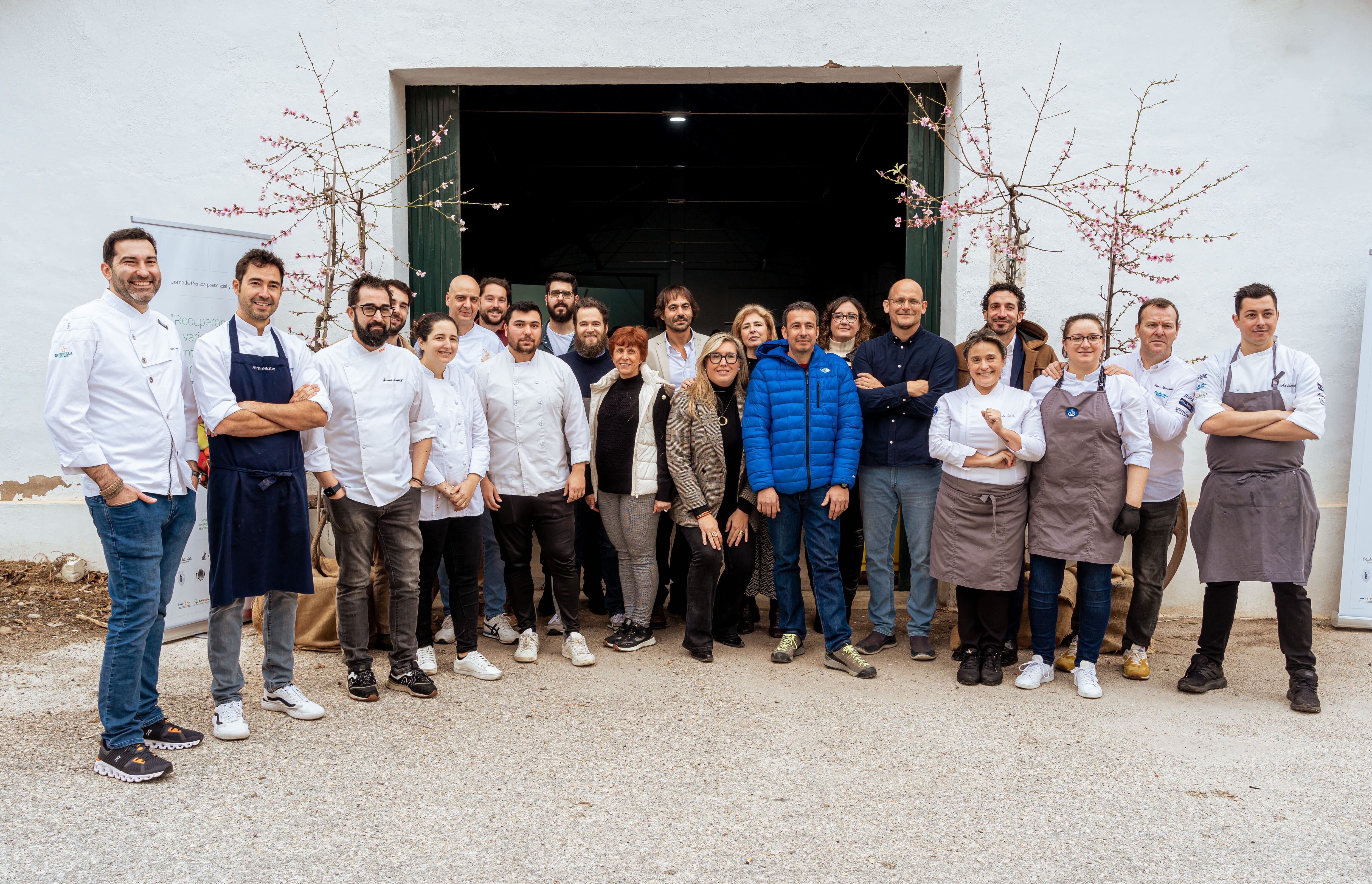 Investigadores, productores y cocineros participantes en la presentación de la plataforma digital de venta directa de productos Agrodiverso