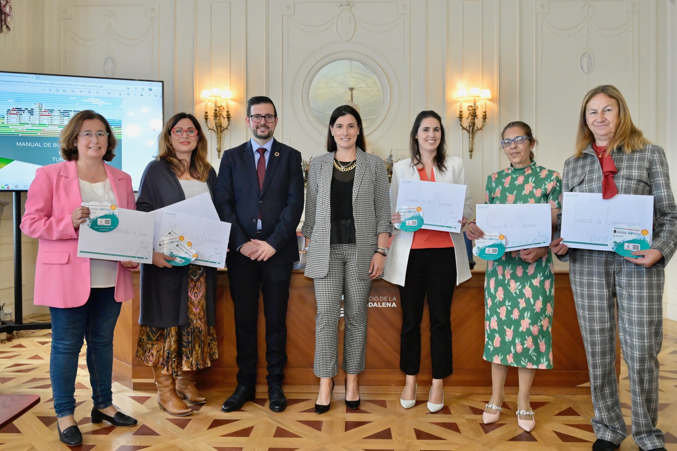 Entrega en el Palacio de la Magdalena de los distintivos de la Plataforma Representativa Estatal de Personas con Discapacidad Física.