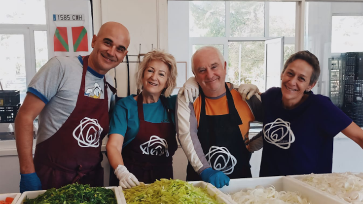 “Empezamos pensando que serían seis meses y ya llevamos diez años repartiendo millones de comidas”