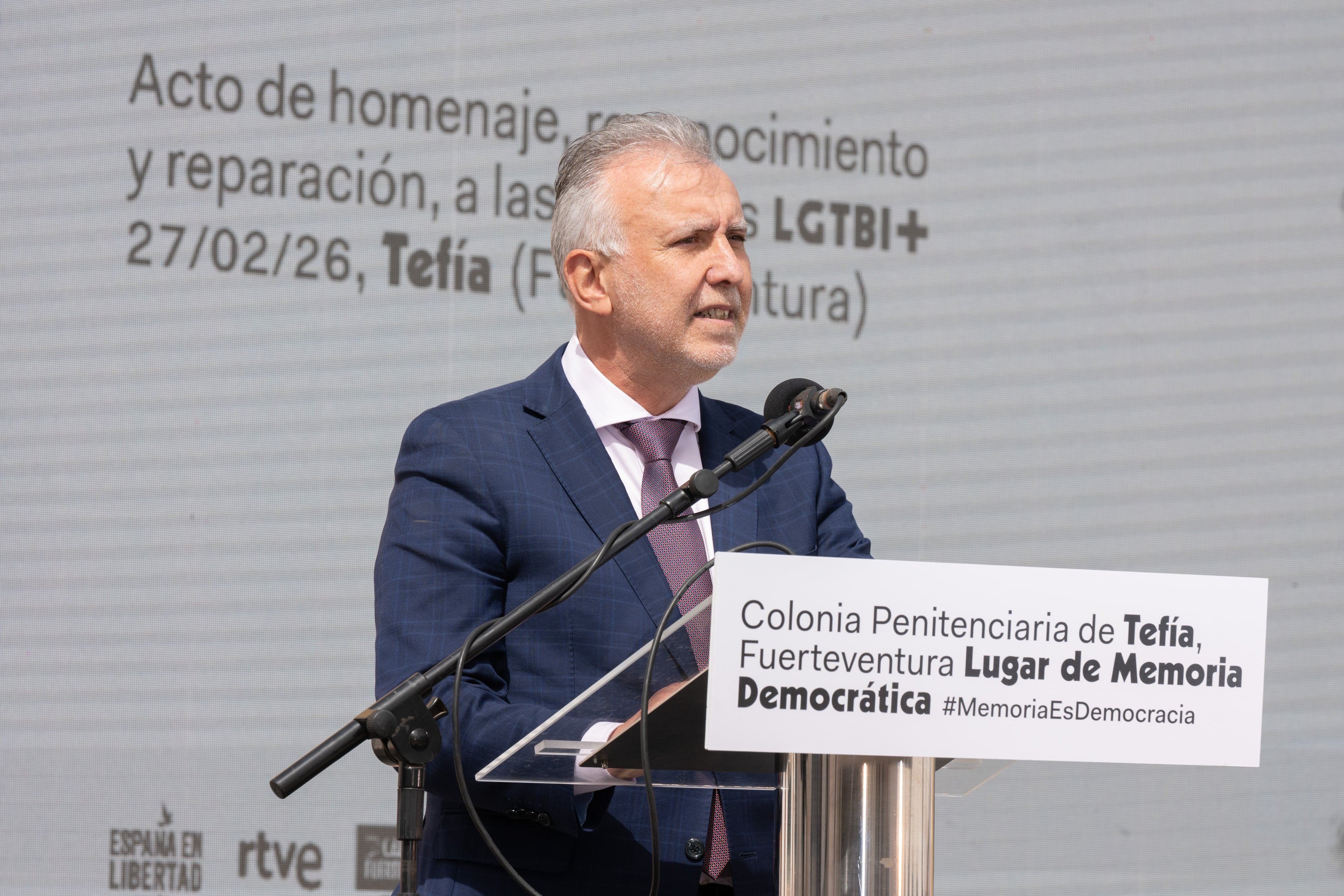 GRAFCAN656. TEFÍA (FUERTEVENTURA) (ESPAÑA), 27/02/2026.- El ministro de Política Territorial y Memoria Democrática, Ángel Víctor Torres, ha participado este viernes en un acto de reparación a la comunidad homosexual por la represión que sufrió en la dictadura franquista que se ha celebrado este viernes en la antigua Colonia Agrícola Penitenciaria de Tefía, en Fuerteventura, nuevo Lugar de Memoria Histórica. EFE/Carlos de Saá