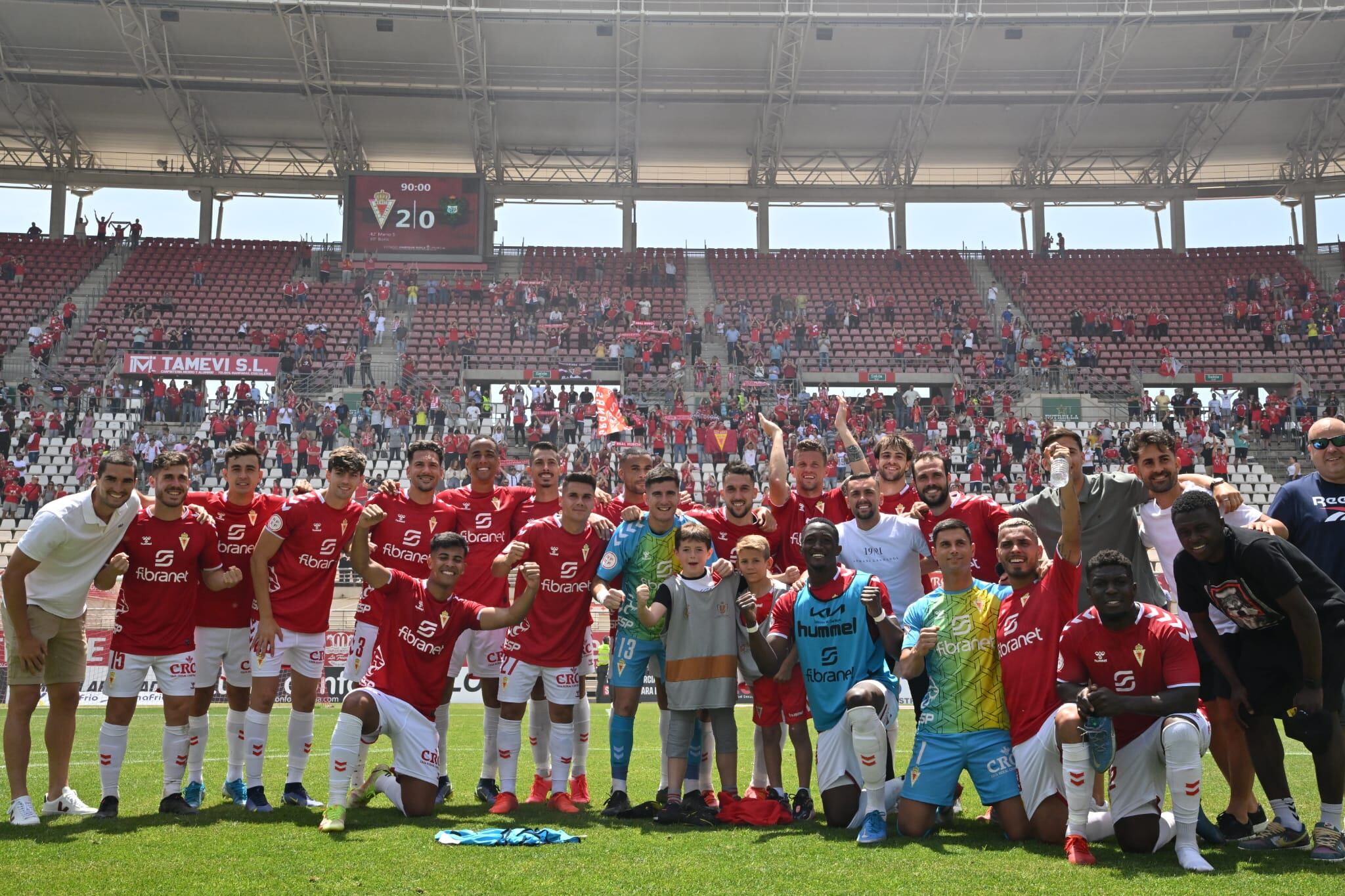 El Real Murcia celebra la clasificación para el playoff como tercero