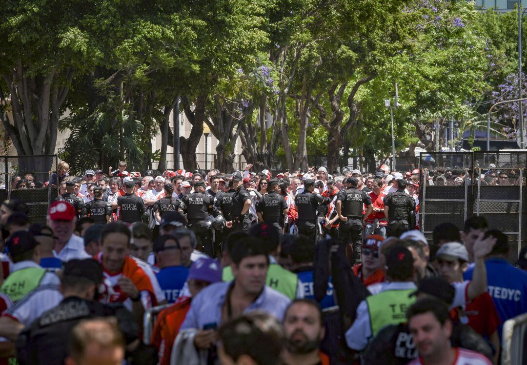 La afición de River Plate en la previa de la final de la Copa Libertadores ante Boca Juniors.