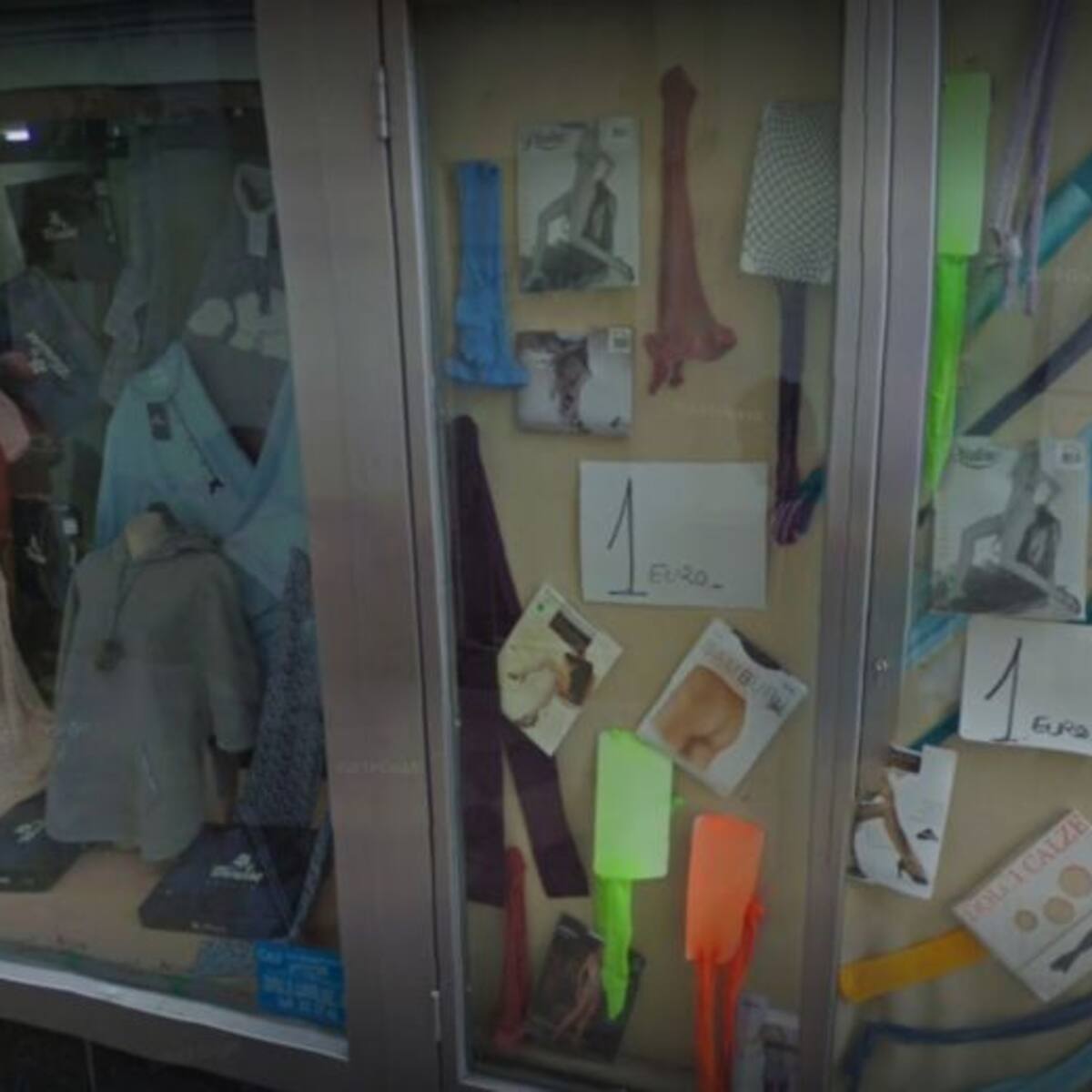 La mercería 'Medias Mario' echa el cierre tras más de 80 años de vida