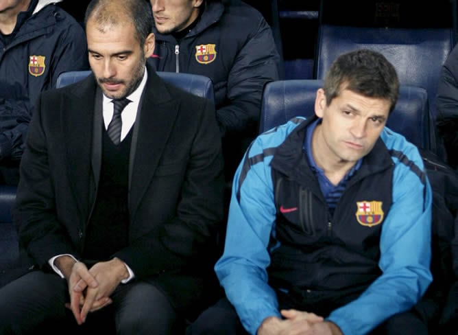 Vilanova, junto a Guardiola, en el banquillo del Camp Nou