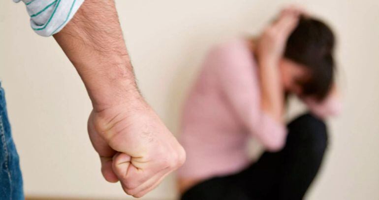 Seis años y medio de cárcel por violar a su mujer. 