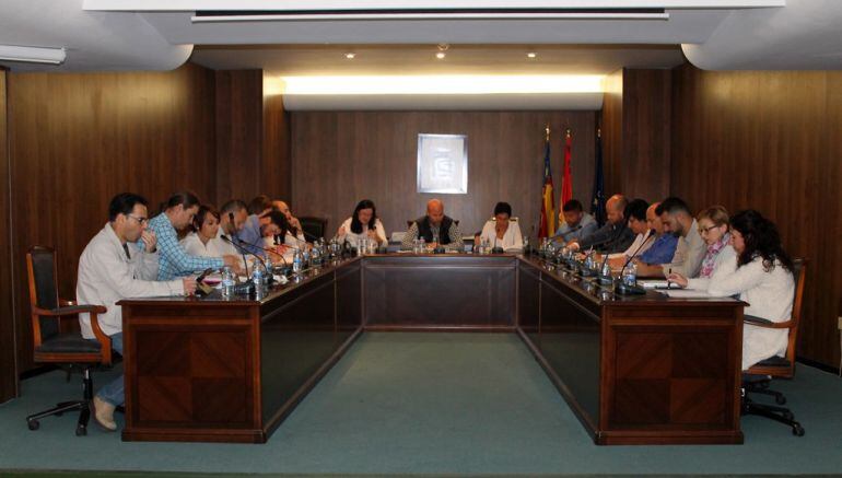 Sesión plenaria en el ayuntamiento de Teulada.