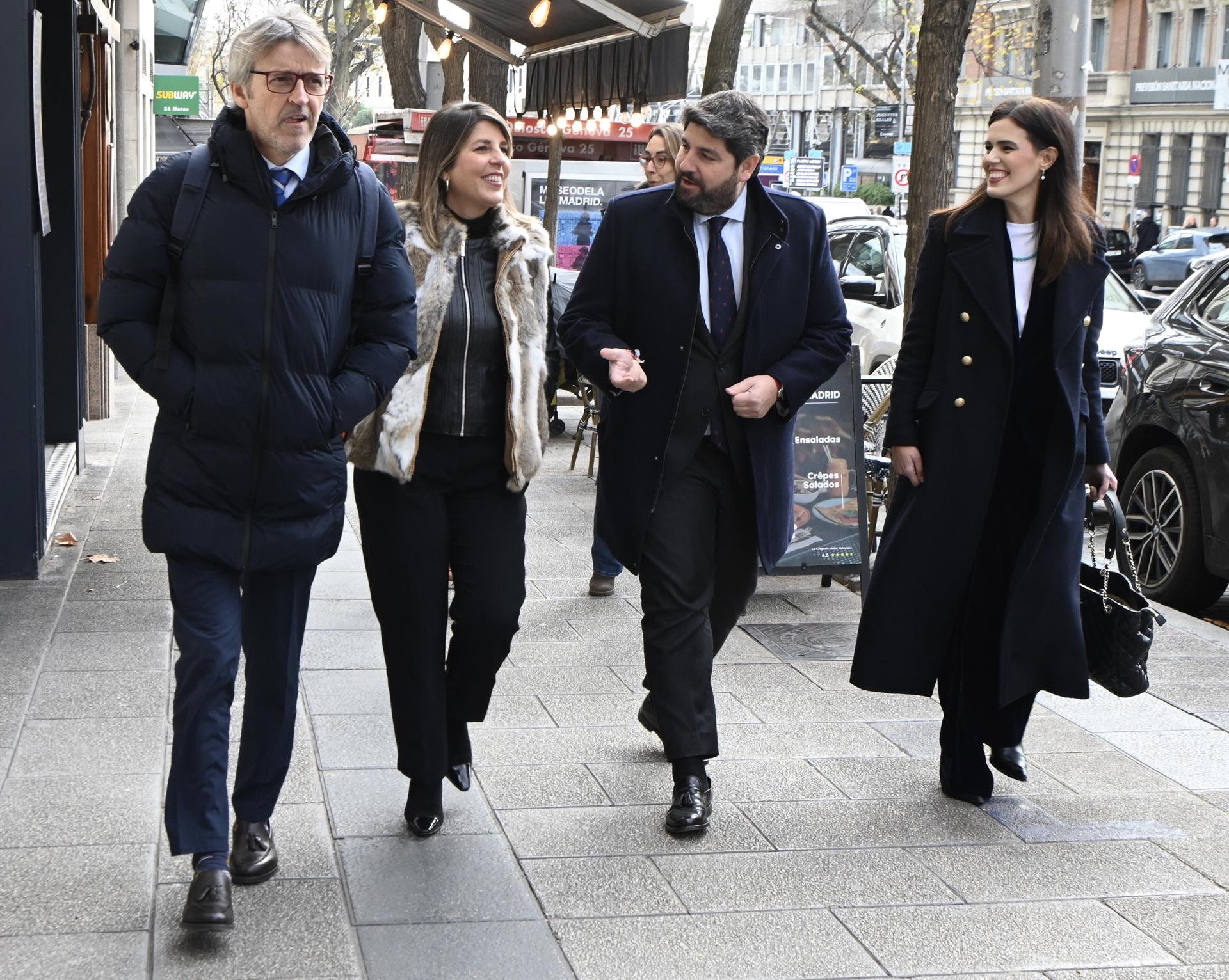 El presidente de la Región de Murcia, Fernando López Miras, a su llegada a 'Génova'