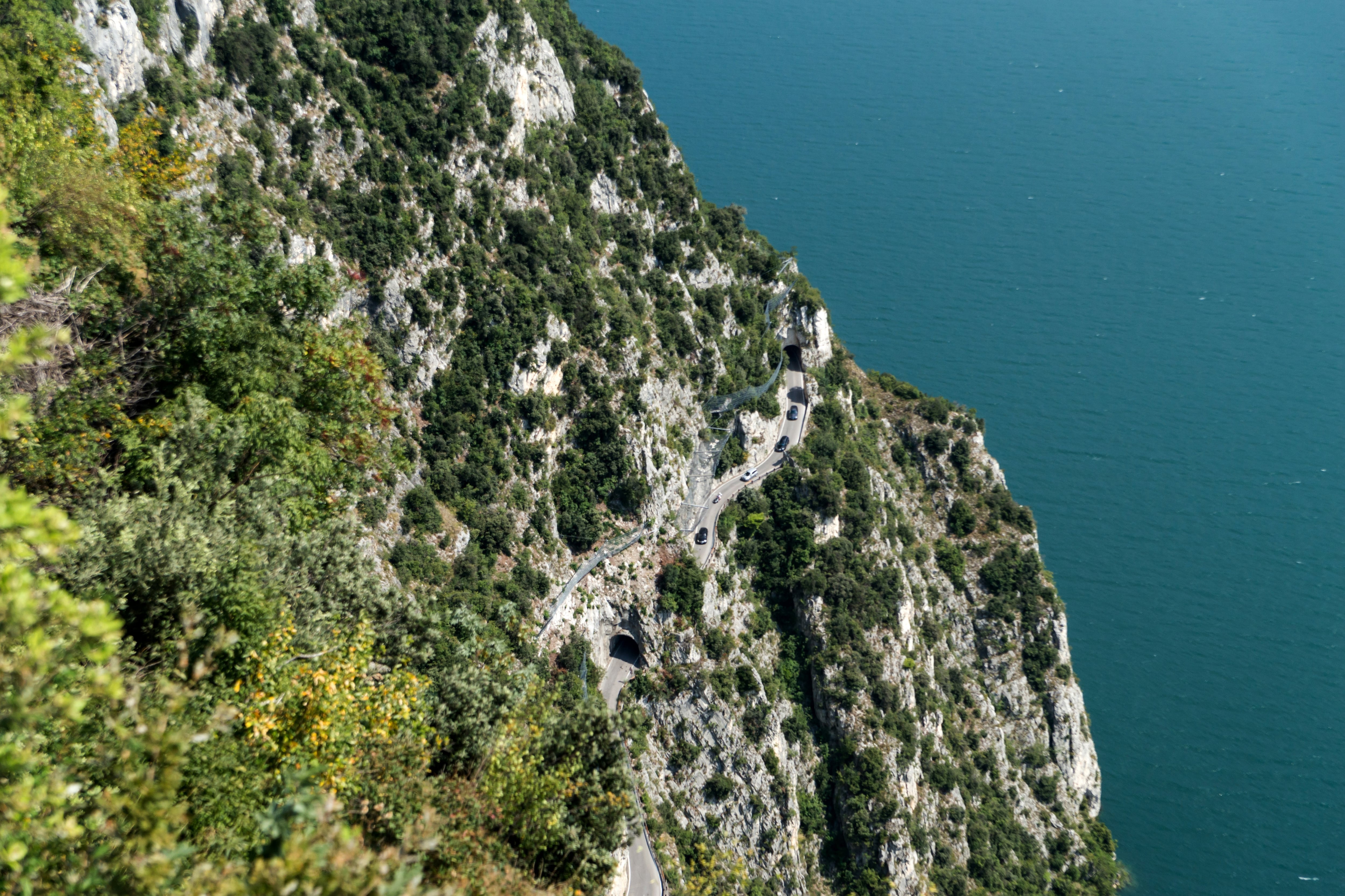 Vista de la terraza del Brividol, en Tremosine, Lombardía, Italia. Archivo.