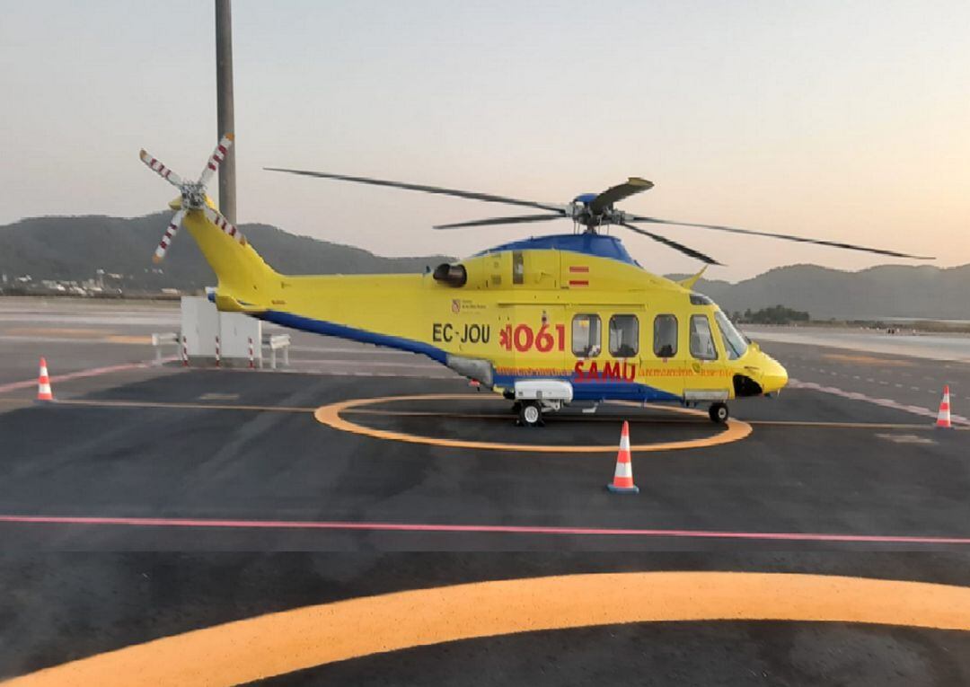 Imagen de archivo de un helicópero de traslados sanitarios