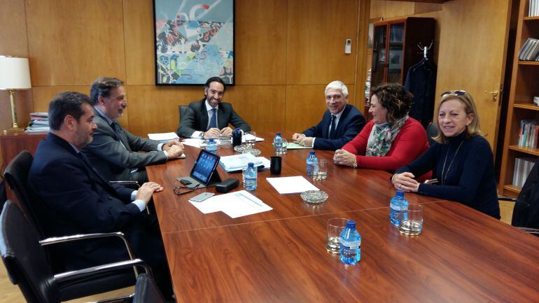 Reunión para hablar de los trenes en Novelda