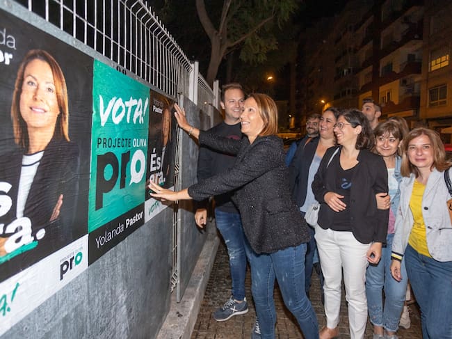 La candidata a la alcaldía de Projecte Oliva, Yolanda Pastor, la primera noche electoral.