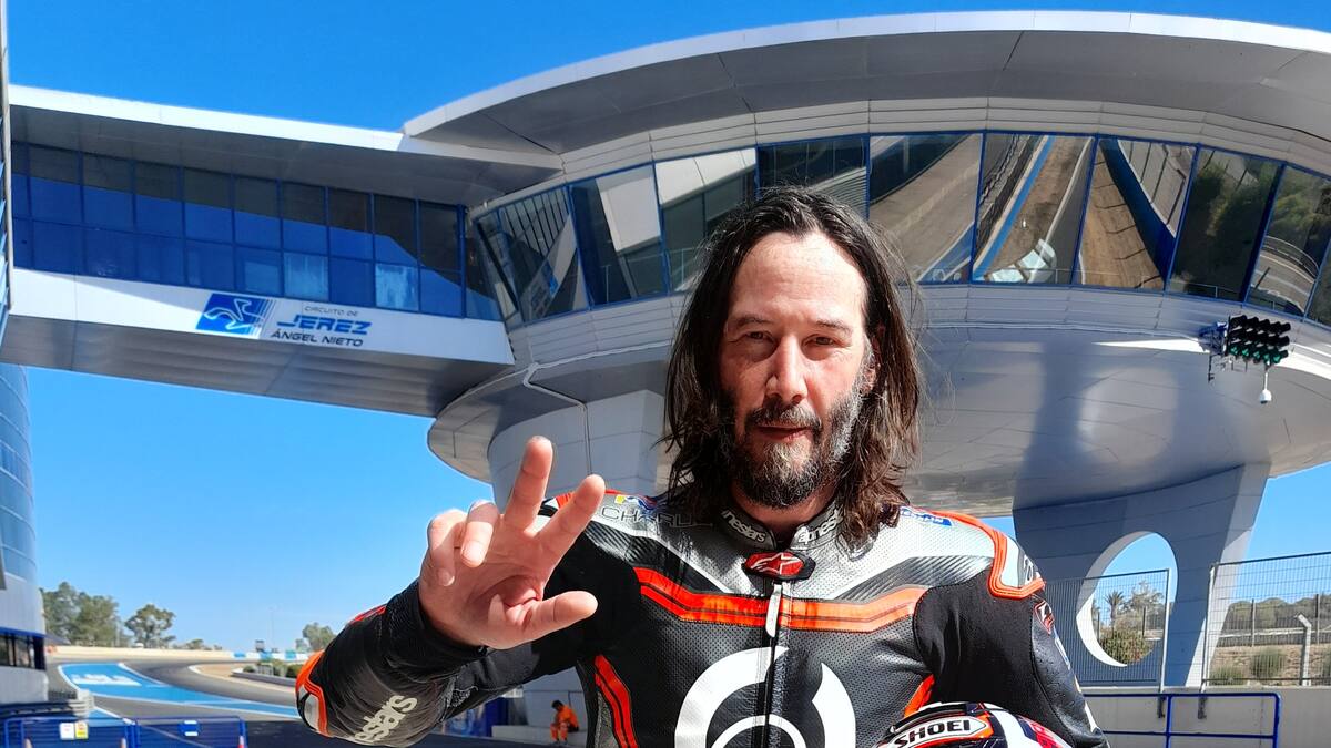 Keanu Reeves 'entrena' en el Circuito de Jerez
