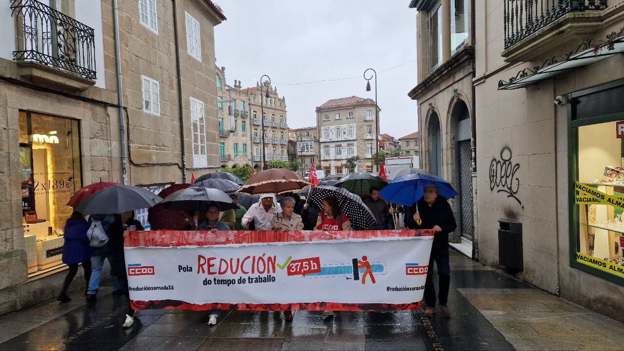 Manifestación de CC.OO. en Pontevedra para reclamar la reducción de la jornada laboral