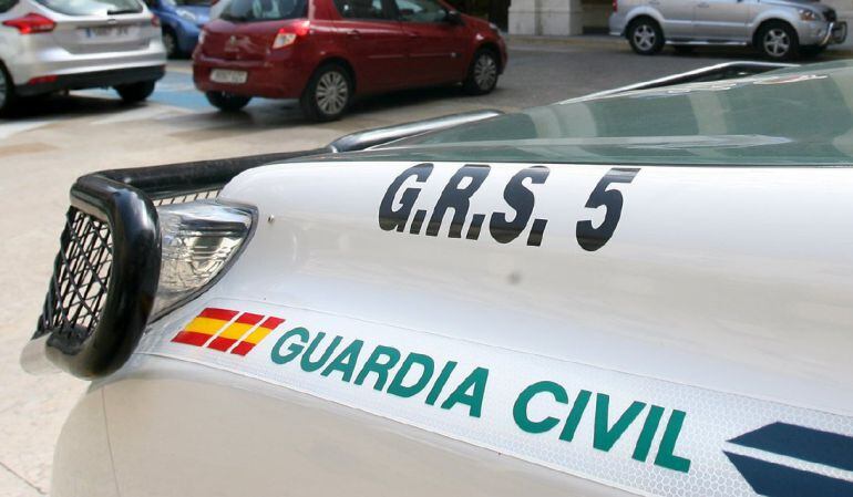 Un vehículo de la Guardia Civil, durante una acción policial.