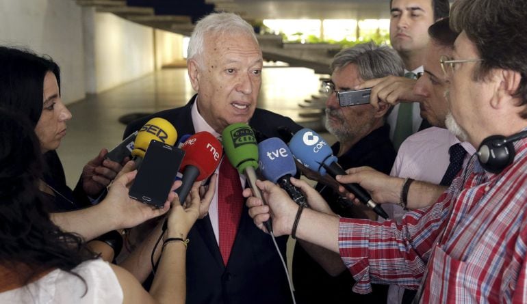 El ministro de Asuntos Exteriores de España, José Manuel García-Margallo, realiza declaraciones a la prensa.