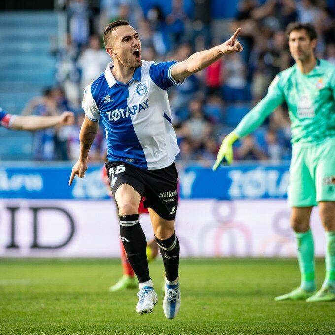 Escalante celebra su gol