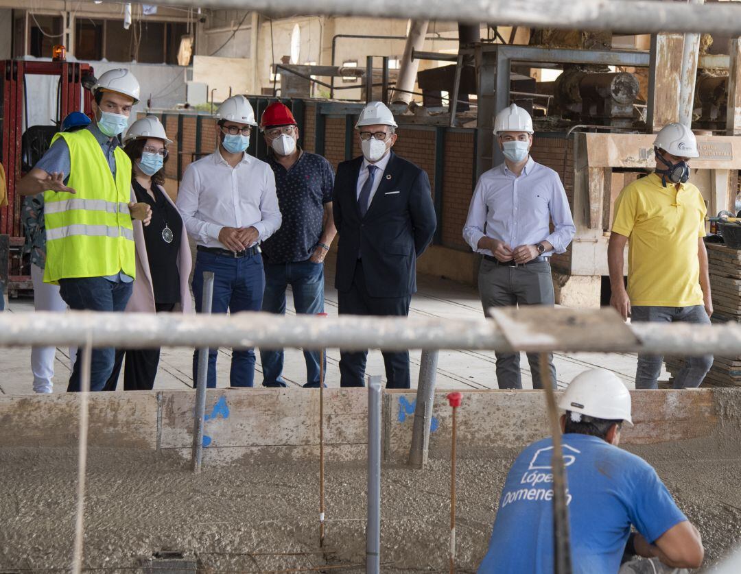 Autoridades provinciales de visita en la Real Fábrica Conde de Aranda de L&#039;Alcora