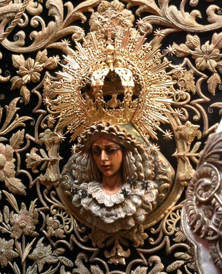 Detalle de la Virgen de la Esperanza, obra de Luis Álvarez Duarte, que preside el Mediatrix de La Macarena