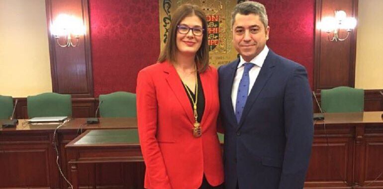 La nueva alcaldesa Noelia Posse, y el que va a ser Primer Teniente de alcalde, Roberto Sánchez