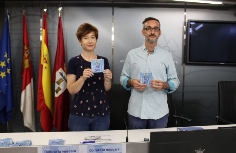 Mari Ángeles Martínez y Agustín Alfaro en la presentación del proyecto