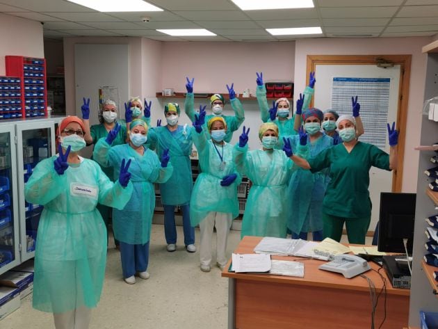 Inmaculada Quiles junto a sus compañeras de turno en el Hospital de Puerto Real 