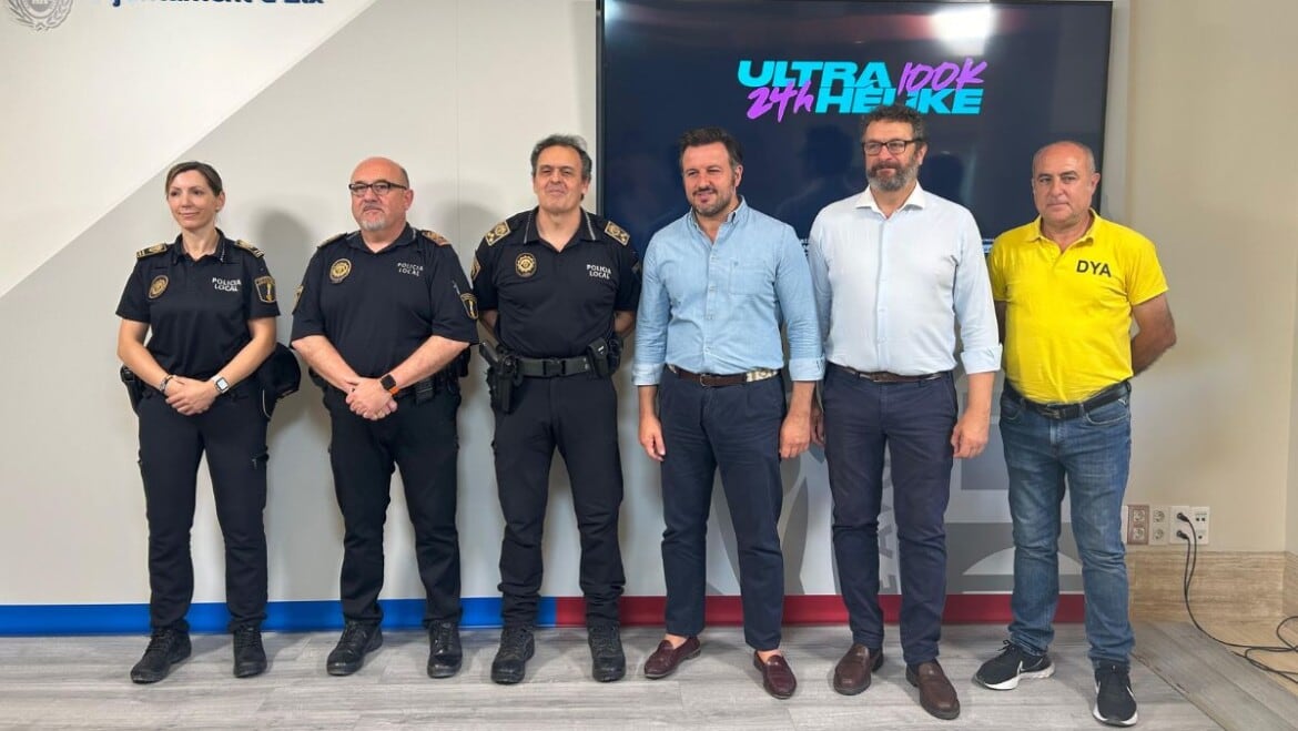 Un momento de la presentación de la Ultrahélike en el Ayuntamiento de Elche