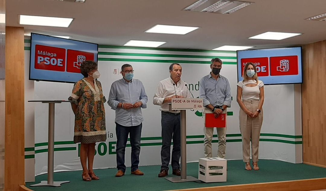 Rueda de prensa en la Sede Provincial del PSOE en Málaga. José Luis Ruiz Espejo, secretario general del partido en la provincia, anuncia la financiación de 2022 para los municipios 