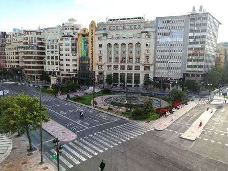 Las obras de peatonalización &#039;blanda&#039; de la plaza del Ayuntamiento de València han terminado este martes.