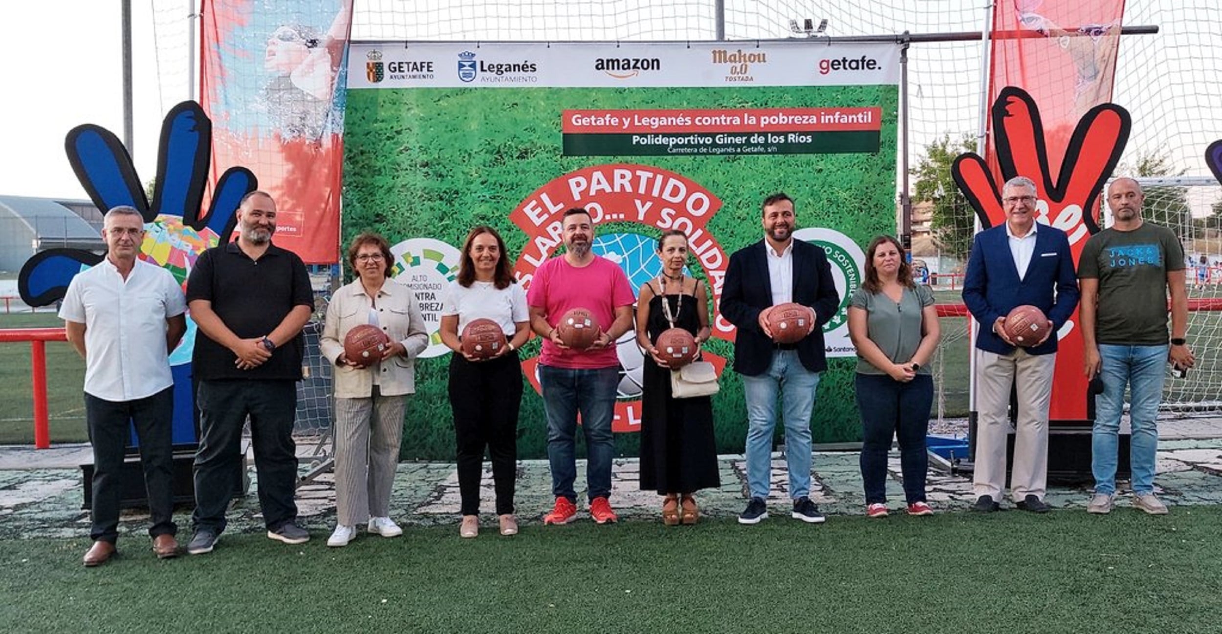 Sara Hernández, alcaldesa de Getafe, en la clausura del partido de fútbol más largo del mundo.