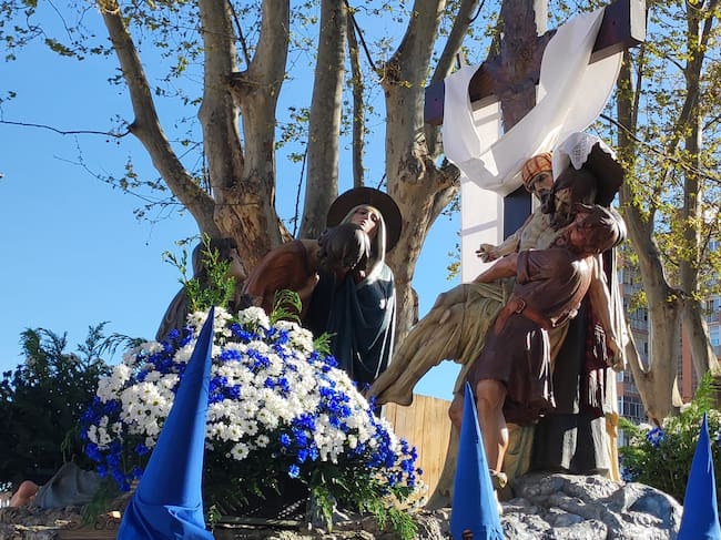 El Descendimiento procesiona las calles de Huesca.
