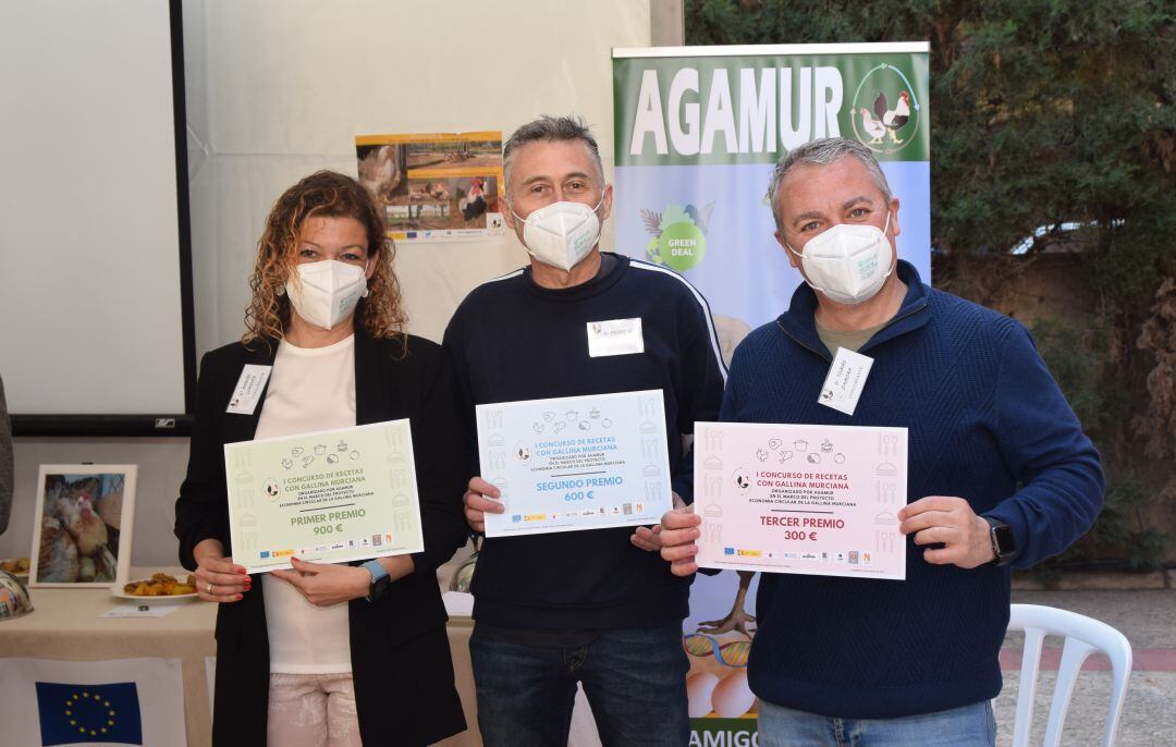 Raquel junto con el resto de ganadores del concurso