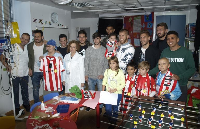 Los jugadores en el área de Oncología.