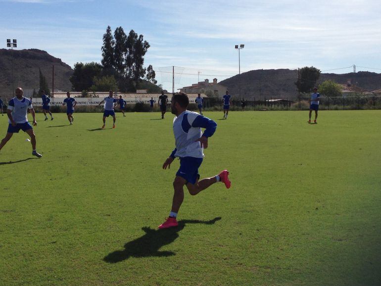 Los jugadores del Hércules, entrenando en las instalaciones de Fontcalent