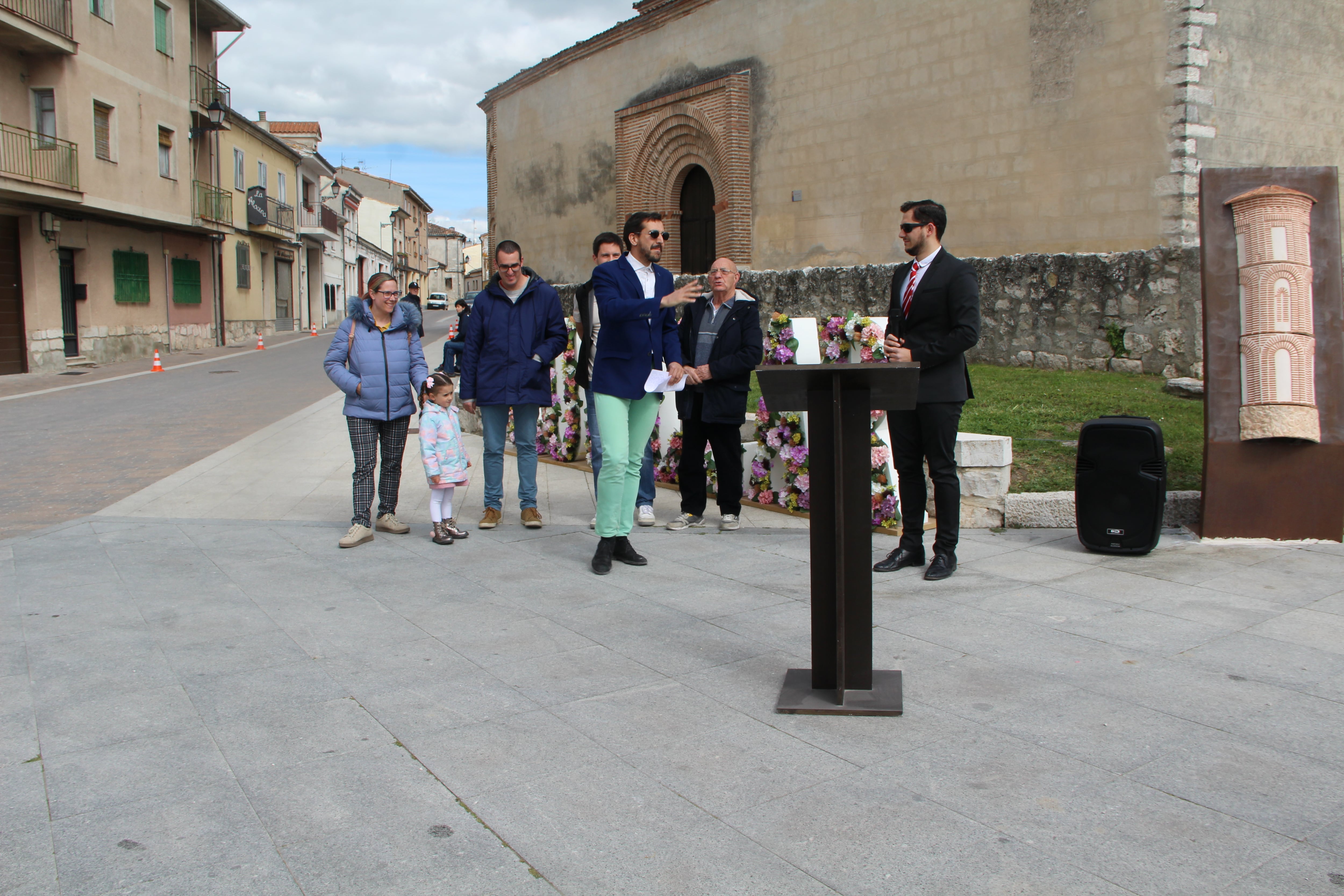 Actores del castillo de Cuéllar realizando una parodia sobre los políticos en la inauguración de la Feria de Cuéllar