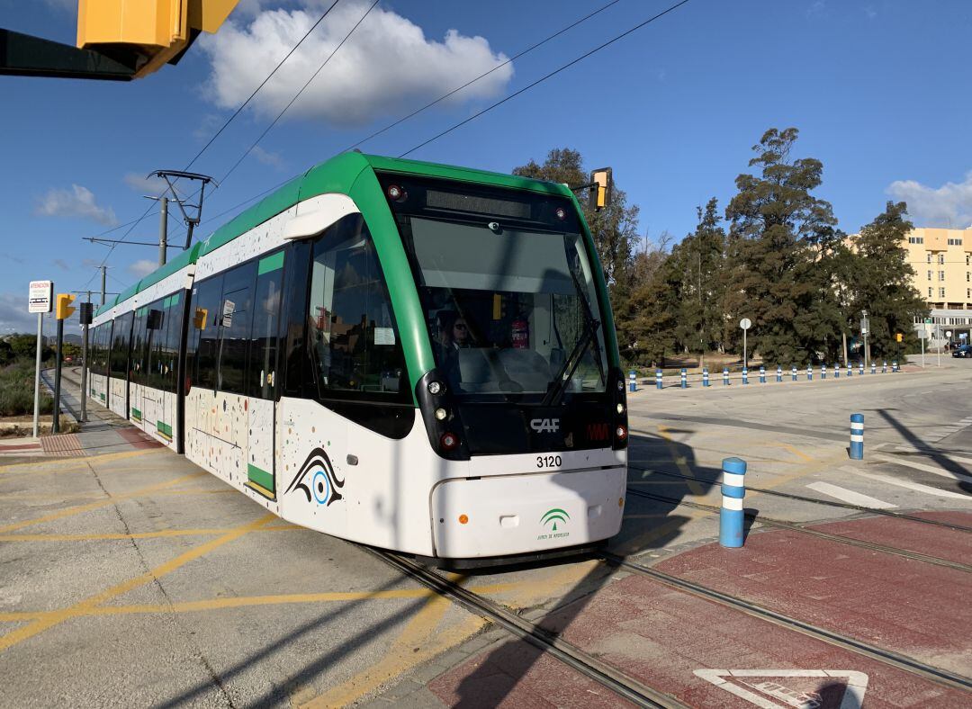 El metro de Málaga en las cercanías del hospital Clínico 