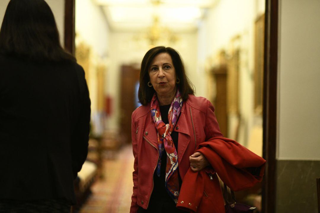 La ministra de Defensa en funciones Margarita Robles a su salida del Congreso.