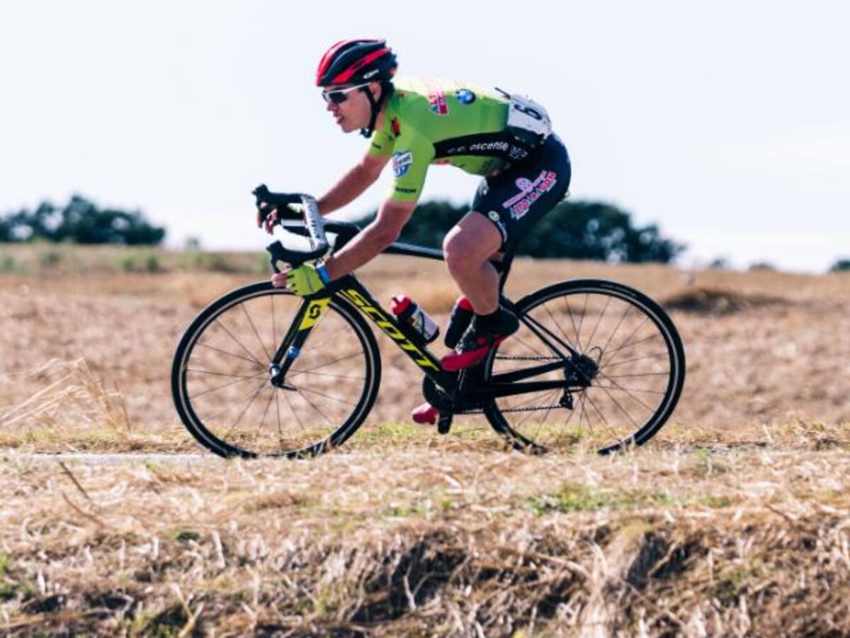 Jesús Sampériz, tras sufrir un intento de embestida, reclama más seguridad en carretera para ciclistas
