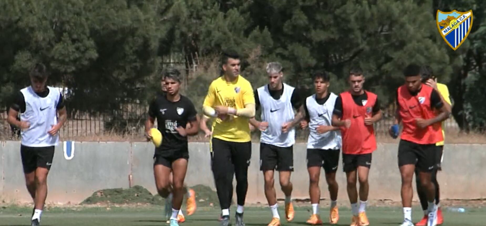 Los canteranos del Málaga, con Manolo Reina al frente, en el primer entrenamiento