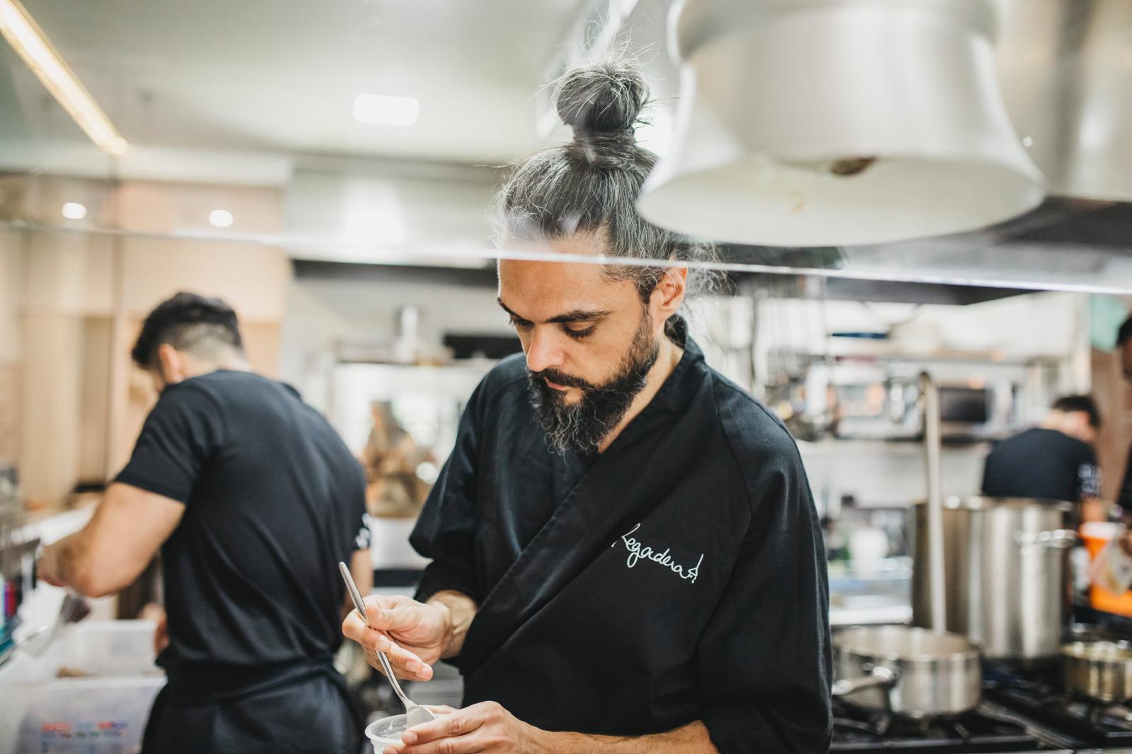 Adrián Caballero, en su restaurante Regadera (Córdoba)