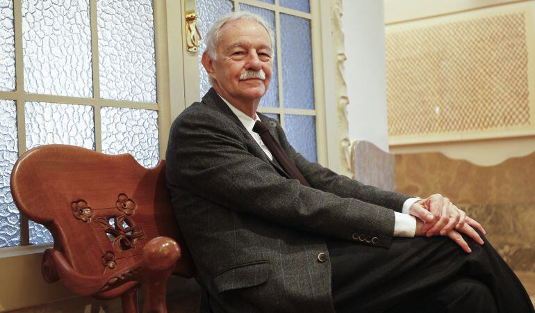 GRA175. BARCELONA, 29/10/2015.- "No sé si tenemos los gobernantes que merecemos, pero sí tenemos los delincuentes que merecemos", ha dicho hoy el escritor barcelonés Eduardo Mendoza en la presentación de su última novela, "El secreto de la modelo extraviada", en La Pedrera de Barcelona. EFE/ Quique García.