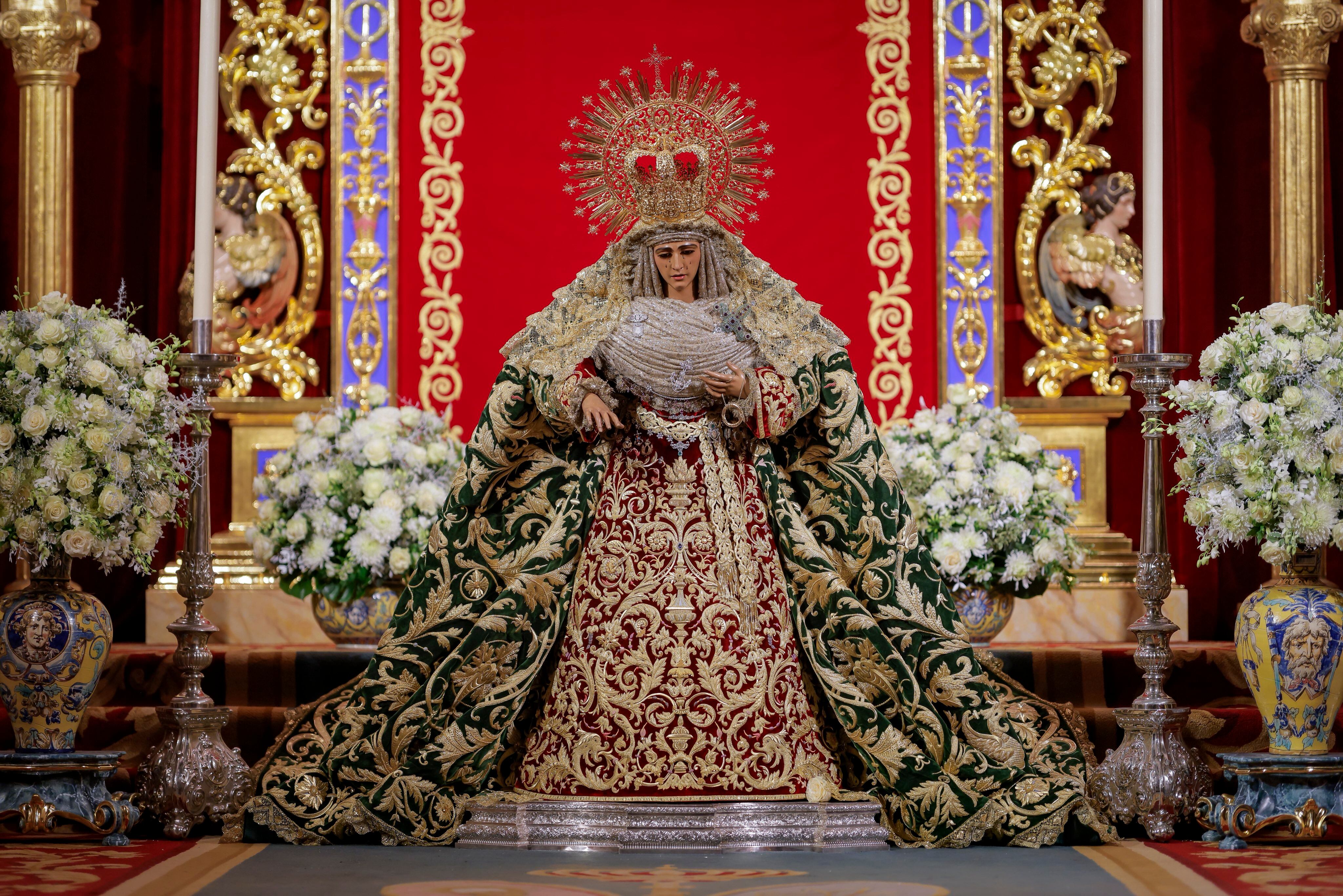 Besamanos de la Esperanza de Triana en 2025