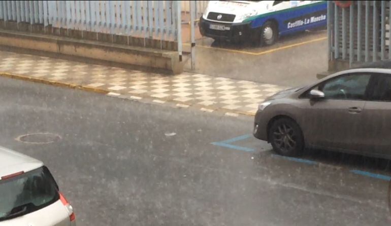 Uno de los momentos de la tormenta caída este lunes en Albacete capital