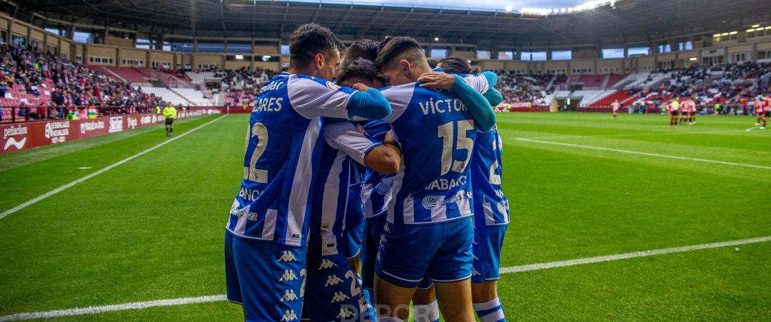 El Deportivo celebra su gol en Las Gaunas