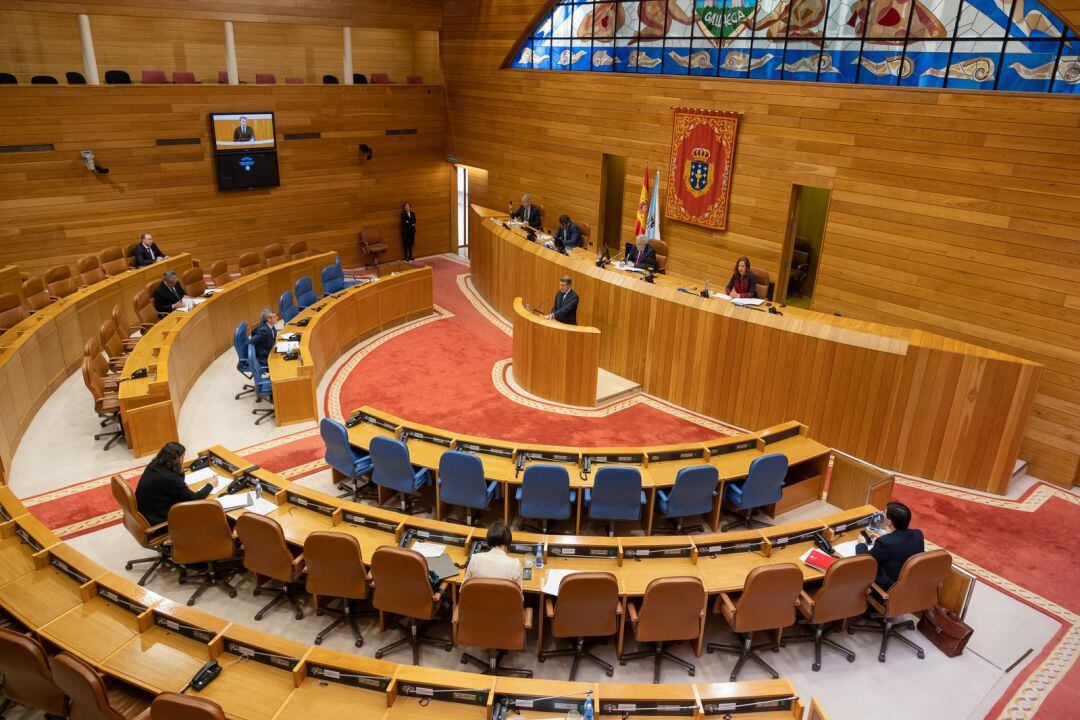 Imagen del Parlamento de Galicia al que sólo acudieron los portavoces por el confinamiento
