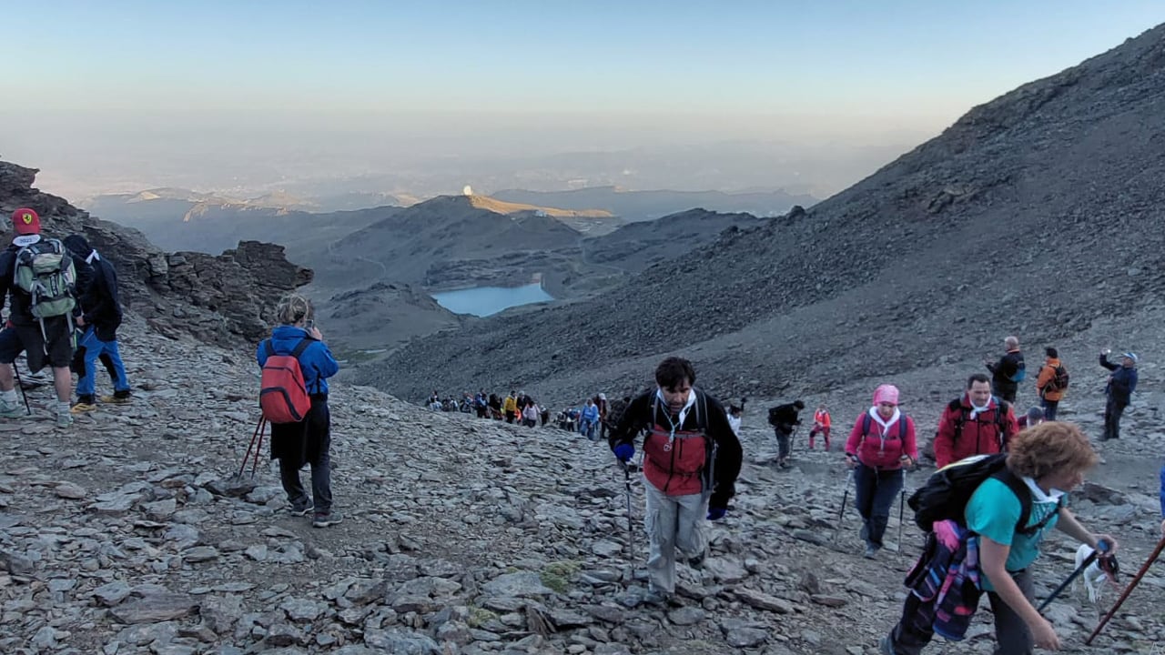 Romería de la Virgen de las Nieves, desde Pradollano a las cumbres de Sierra Nevada, en Monachil (Granada)