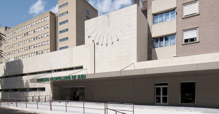Fachada principal del Complejo Hospitalario de Jaén.