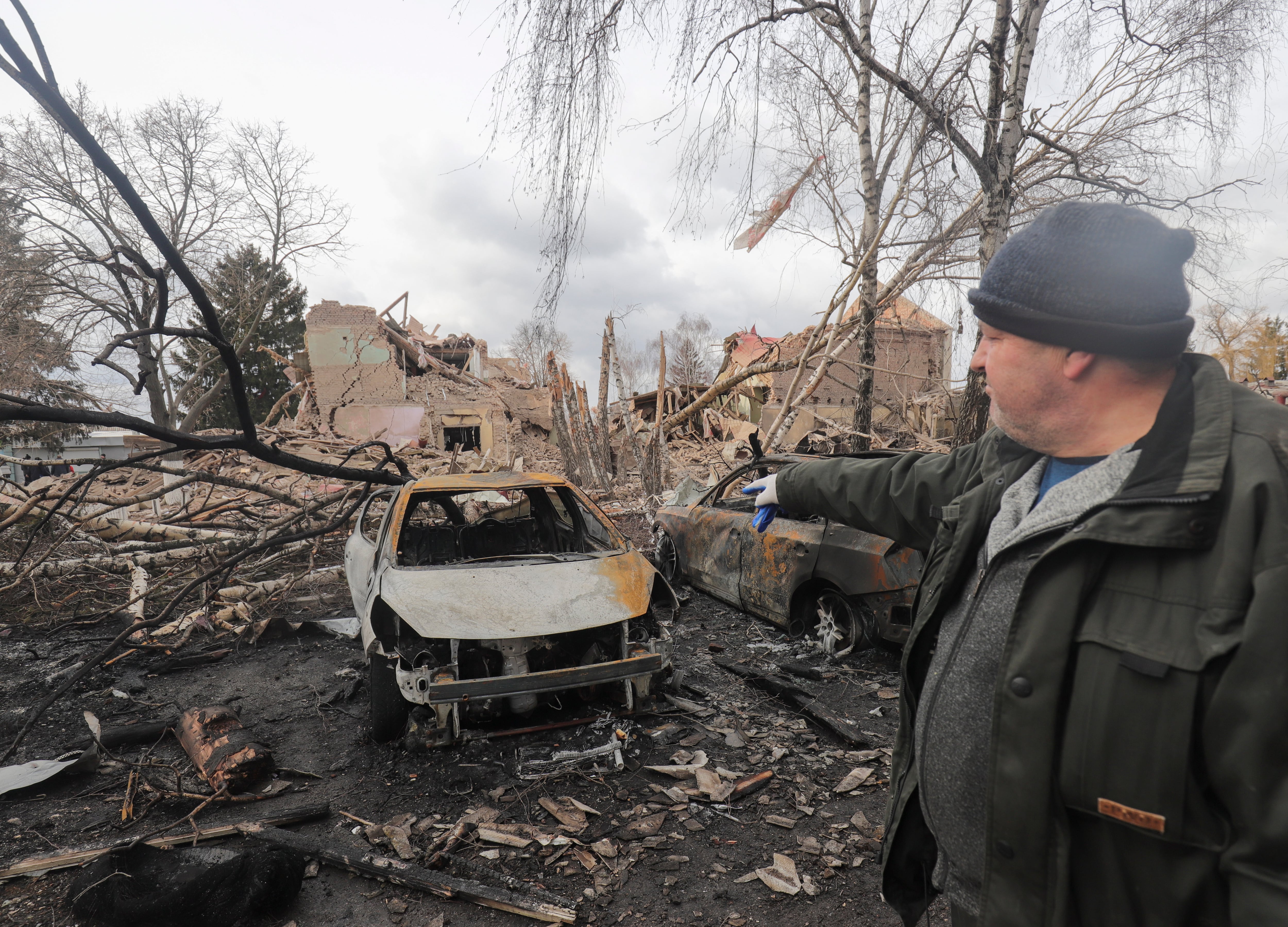 Imagen de la población de Byshiv, cerca de Kiev, tras un ataque de las fuerzas rusas.