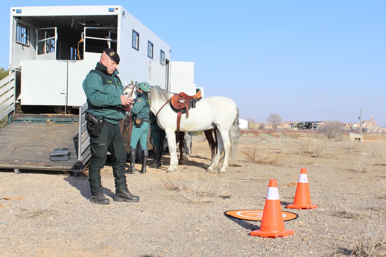 El Escuadrón de Caballería de la Guardia Civil se ha desplegado en varios municipios de la comarca de Valdejalón, en la provincia de Zaragoza, para reforzar la seguridad en el entorno agrario