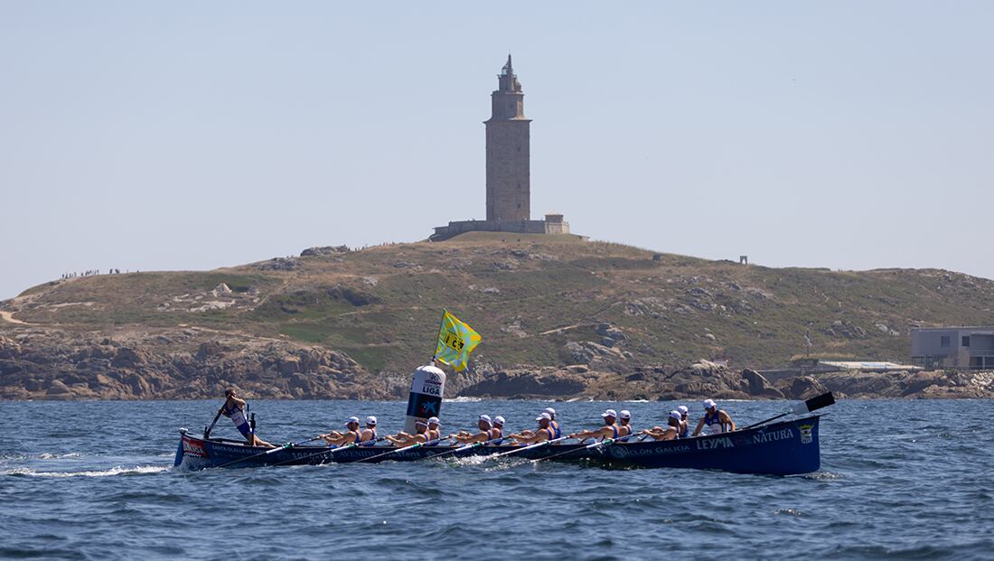 La tripulación del Club de Remo de Ares, en la Bandeira Cidade da Coruña