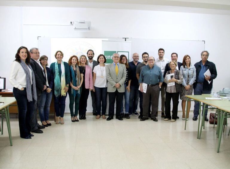 Fotografía de familia de los presentes en la Junta Rectora del Centro Asociado de la UNED de Dénia, celebrada el jueves 13 de octubre. 